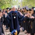 5月，校长斯科特·比尔曼在伯洛伊特学院2022年毕业典礼上祝贺毕业生.