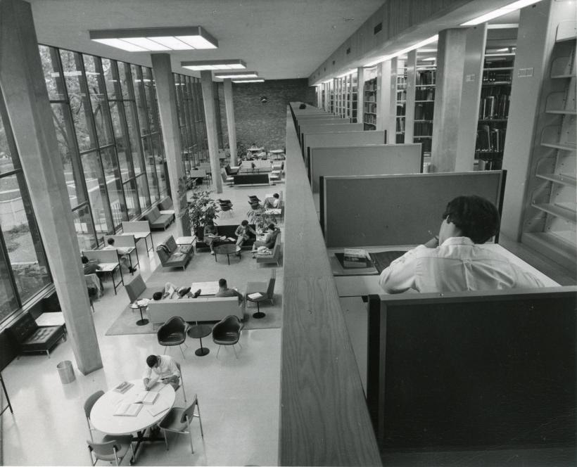 贝洛伊特的图书馆在20世纪60年代初展出.